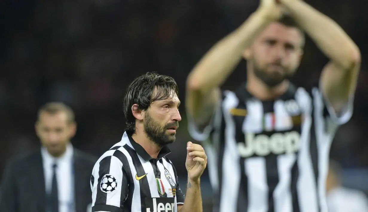 Ekspresi sejumlah pemain Juventus usai pertandingan di laga final Liga Champions 2014-2015 di Olympiastadion, Berlin, Minggu (7/6/2015). Juventus dikalahkan Barcelona dengan skor 3-1. (AFP Photo/Oliver Morin)