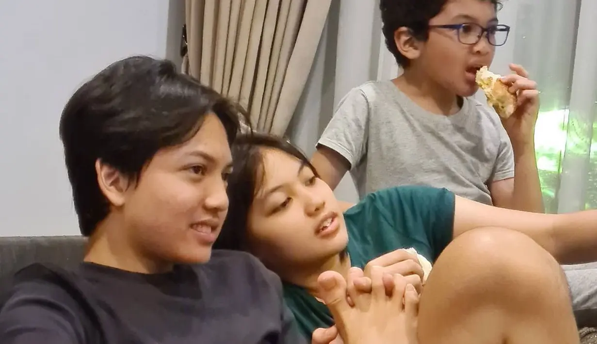 Anak kedua bernama Raihana Zemma Gunawan kini telah memasuki usia remaja, dengan tinggi menyamai sang ayah. (Instagram/sahrulgunawanofficial)