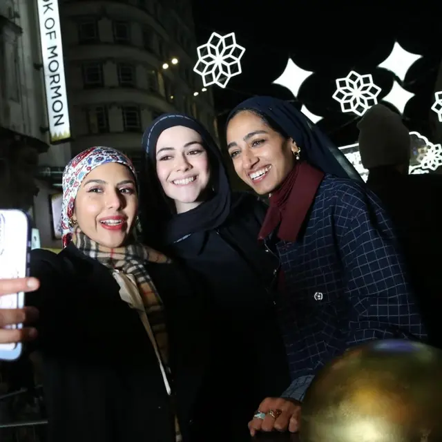 Piccadilly Circus London Kembali Semarak Sambut Ramadan 2025, Ada Instalasi Cahaya hingga Jajanan Halal