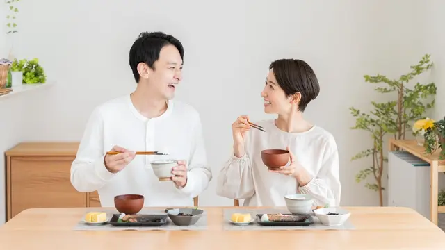 couple romantis bahagia