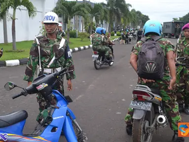 Citizen6, Surabaya: Operasi dilanjutkan dengan pemeriksaan kendaraan sepeda motor yang parkir liar di sekitar Rumdis Karangpilang Surabaya. (Pengirim: Budi Abdillah)

