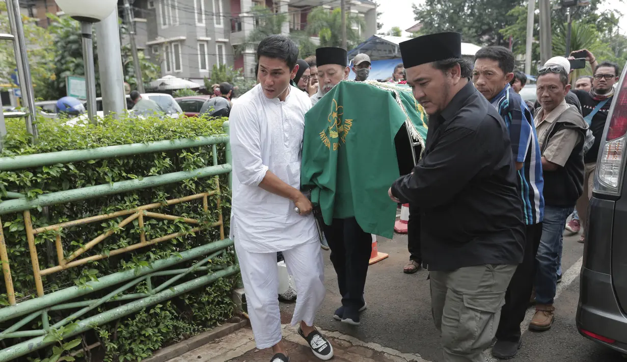 Ibunda Vino G Bastian meninggal dunia. (Budy Santoso/© KapanLagi.com)