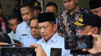 Menteri Dalam Negeri (Mendagri) Tito Karnavian usai melakukan kunjungan ke Pasar Induk Tanah Tinggi, Kota Tangerang, Jumat (3/1/2025). (Foto: Liputan6.com/Pramita Tristiawati).