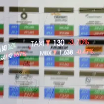 Layar pergerakan Indeks Harga Saham Gabungan (IHSG) di BEI, Jakarta, Rabu (16/5). Sejak pagi IHSG terjebak di zona merah. (Liputan6.com/Angga Yuniar)