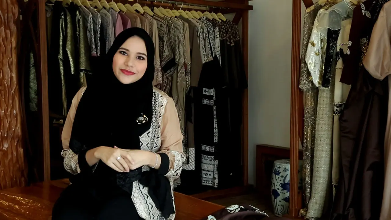 Khanaan Shamlan, desainer mode, pemilik brand modest wear Khanaan.