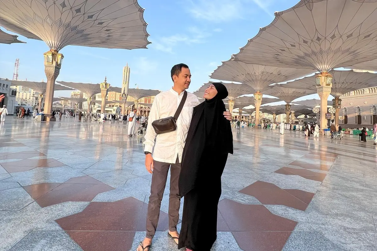 Ayu Dewi dan Regi Datau