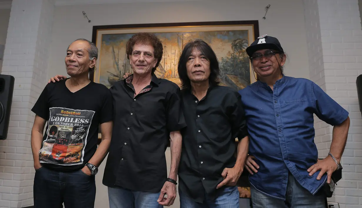 Berdasarkan Ian Antono, ketiga lagu baru yang akan dimasukkan dalam album ketujuhnya itu masih tema sosial. Nuansa musik berbeda dari lagu God Bless sebelumnya. (Andy Masela/Bintang.com)