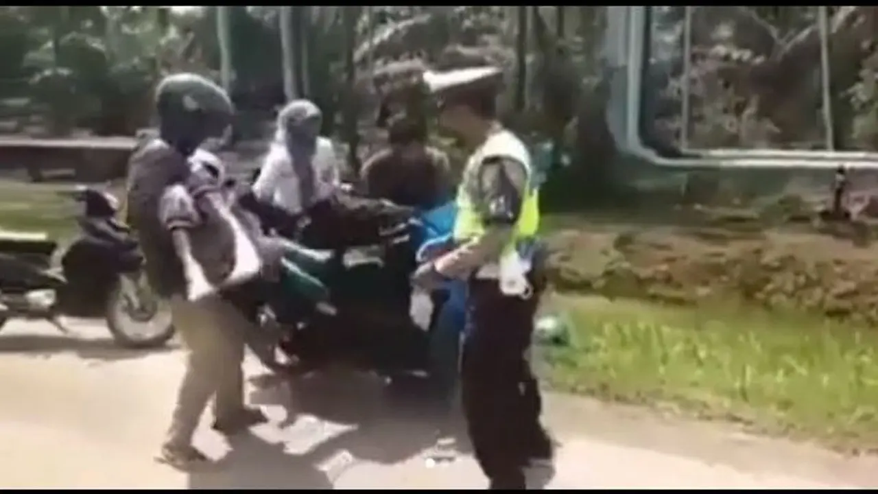 [Bintang] Heboh Video Bonceng Jenazah di Jambi, Begini Penjelasan Polisi