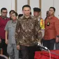 Basuki Tjahaja Purnama atau Ahok berjalan menuju kursi terdakwa untuk menjalani sidang lanjutan di Auditorium Kementan, Jakarta Selatan, Selasa (7/3). Sidang ke-13, beragenda mendengarkan keterangan saksi dari pihak Ahok. (Liputan6.com/Pool/Unank Ramdani)