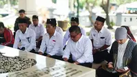 Timses Jokowi berziarah ke Makam WR Soepratman (Merdeka.com/Ahda Bayhaqi)