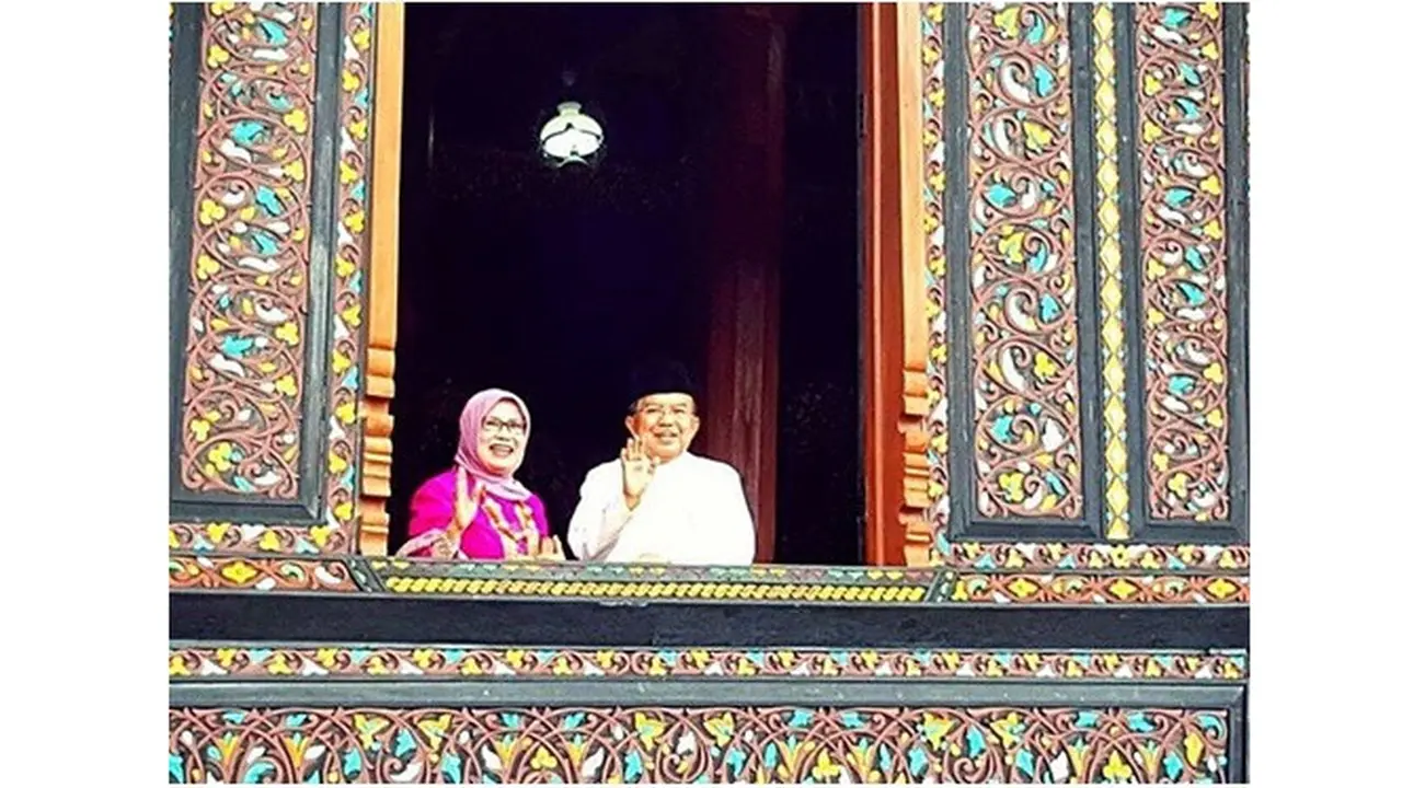 7 Potret Jusuf Kalla Bareng Ibu Mufidah, Harmonis Banget