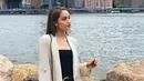 Sebagai model, Cinta Laura kerap kali mengunggah hasil pemotretannya ke Instagram. Aktris berdarah Jerman ini sangat percaya diri memamerkan bentuk tubuhnya yang langsing dan seksi. (Liputan6.com/IG/claurakiehl)