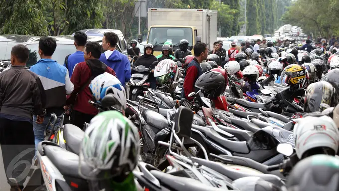 20161213-Calon Suporter Antre Tiket, Jalan Tegar Beriman Macet-Bogor