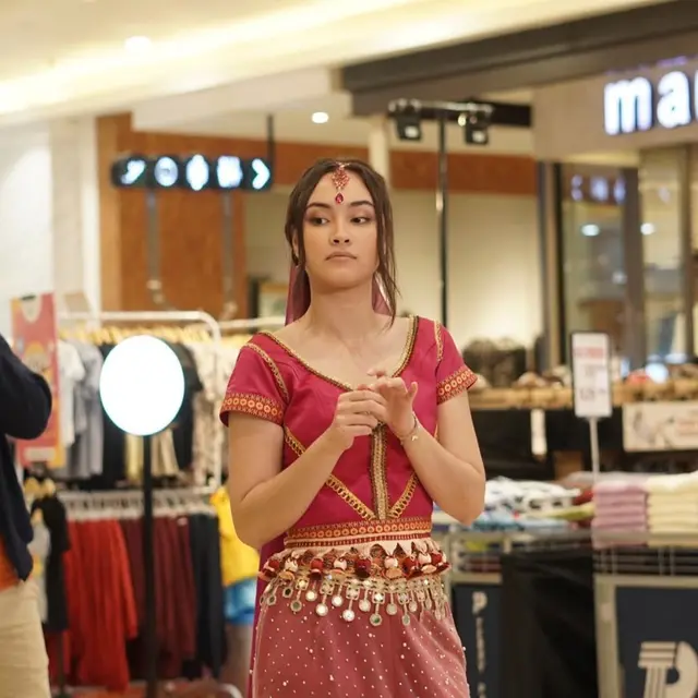 6 Potret Caitlin Halderman Bintangi Series Pacarku Jinny