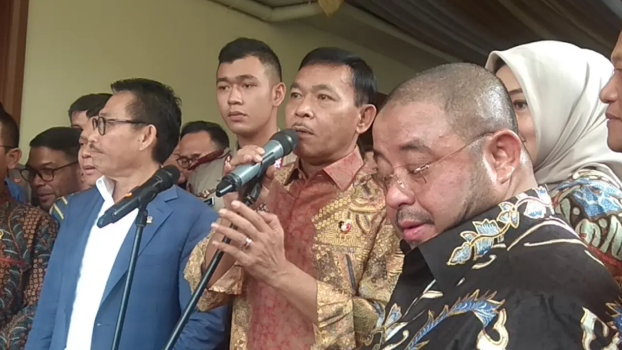 Calon tunggal Kapolri, Komjen Idham Azis di rumahnya