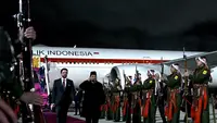 Momen Pesawat Prabowo Dikawal Jet Tempur F-16 AU Yordania saat Tiba di Amman