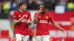 Pemain Manchester United Victor Lindelof (kiri) dan Anthony Martial meninggalkan lapangan setelah pertandingan sepak bola Liga Inggris antara Manchester United melawan Brighton di Stadion Old Trafford, Manchester, Inggris, Sabtu (16/9/2023). Brighton menang 3-1. (AP Photo/Dave Thompson)