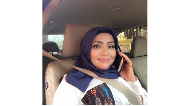 Potret Muzdalifah Gunakan Makeup Tebal (sumber: instagram/muzdalifah999)