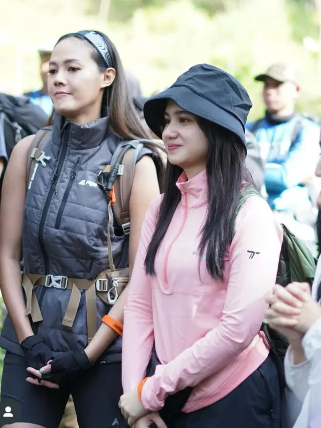 Tissa Biani saat Naik Gunung Merbabu Sambil Tanam Pohon. [@tissabiani]