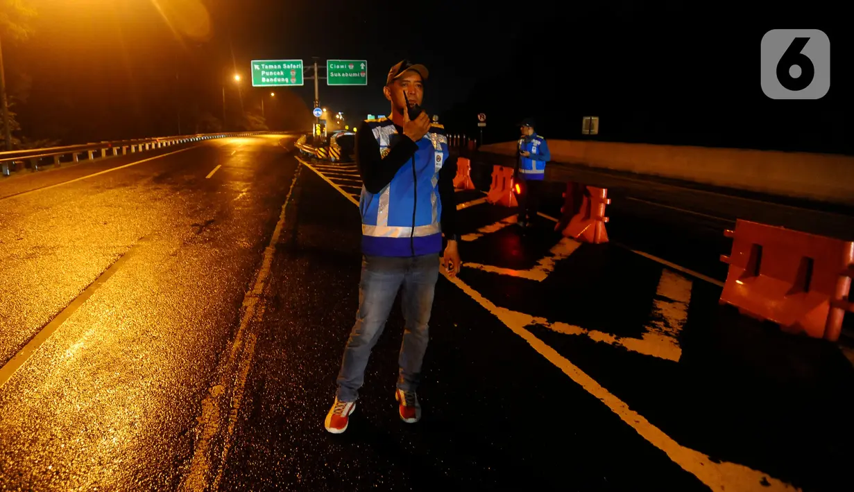 Hari bebas kendaraan bermotor atau car free night akan diterapkan di kawasan Puncak, Kabupaten Bogor pada malam perayaan pergantian tahun. (merdeka.com/Arie Basuki)
