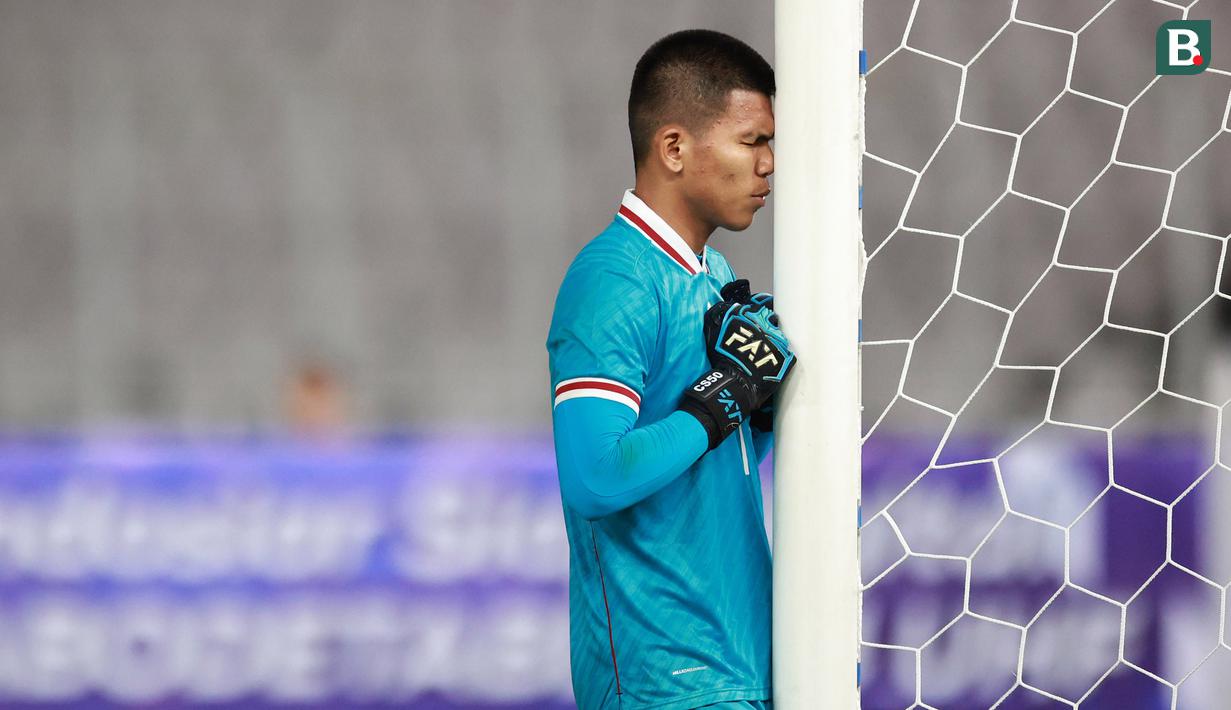 <p>Ekspresi penjaga gawang Timnas Indonesia U-20, Cahya Supriadi pada laga International Friendly Match U-20 melawan Selandia Baru di Stadion Utama Gelora Bung Karno (SUGBK), Jakarta, Minggu (19/02/2023). (Bola.com/Ikhwan Yanuar)</p>
