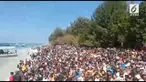Ribuan turis mengantre untuk dievakuasi dari tiga gili yang ada di Nusa Tenggara Barat. Mereka meninggalkan Gili karena gempa yang terjadi Minggu (5/8) malam.