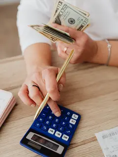 Kondisi keuangan yang sehat dapat membantu seseorang menghadapi kebutuhan sehari-hari tanpa terus-menerus dibayangi kekhawatiran soal uang. (Foto/Dok: Pexels)