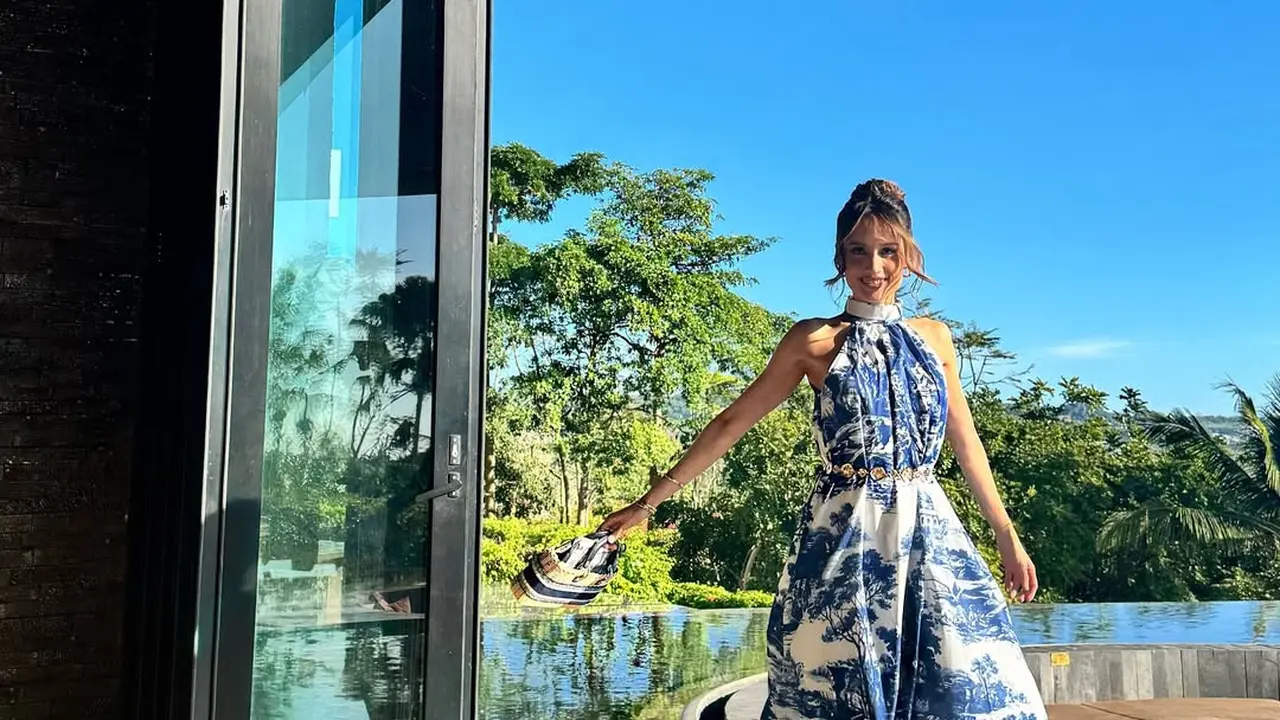 Inspirasi Gaya Kondangan Pinggir Pantai ala Cinta Laura, Anggun dan Tetap Standout