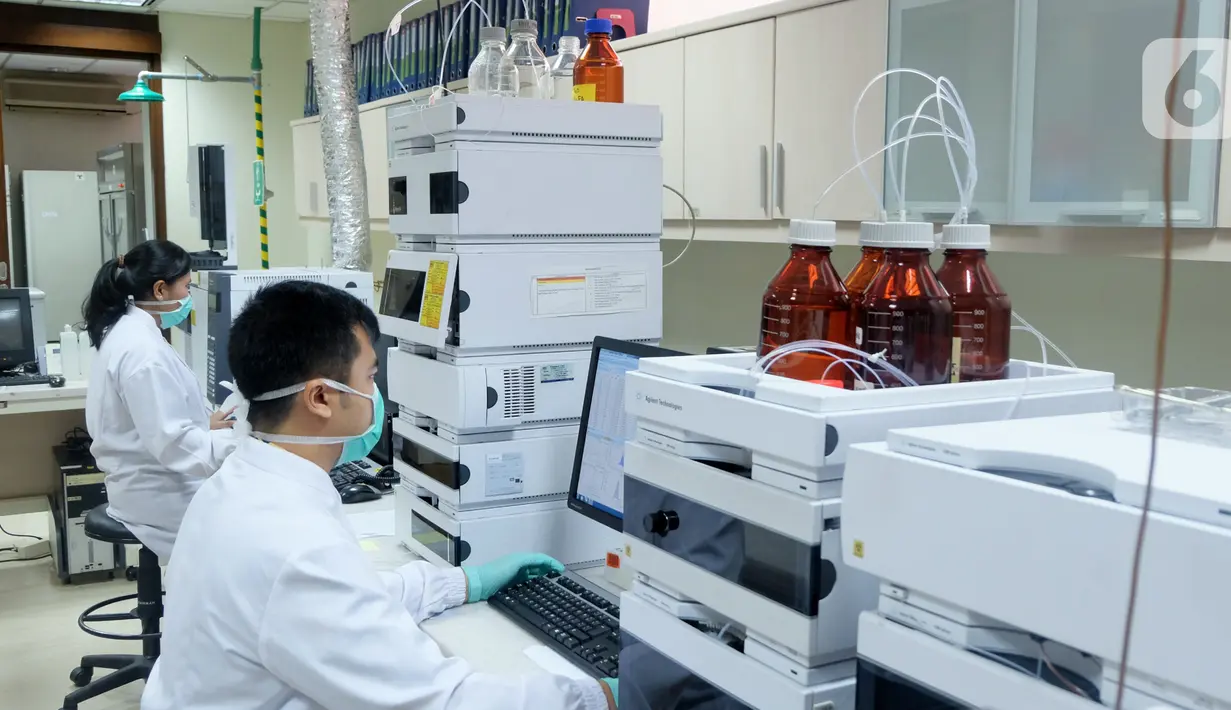 Peneliti melakukan penelitian di Laboratorium Pusat Prodia di Jakarta, Rabu (3/6/2020). PT Prodia Widyahusada Tbk meluncurkan dua pemeriksaan berbasis gen dari rangkaian Prodia Genomics, yakni Prodia Wellness Genomics dan Prodia Bone, Muscle and Joint Genomics. (Liputan6.com/HO/Deny)