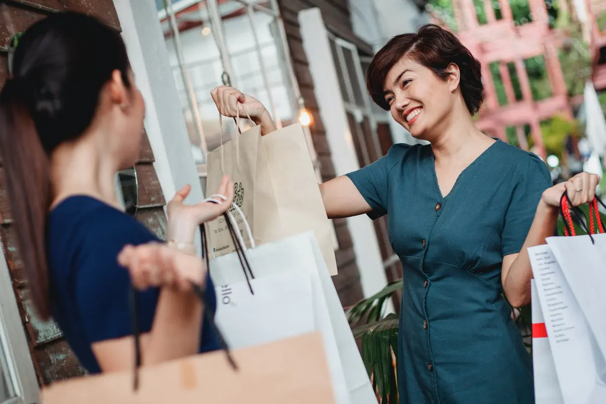 Utamakan Penampilan, 5 Zodiak Ini Paling Senang Belanja Baju