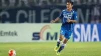 Bek Persib, Purwaka Yudi, saat laga Torabika Soccer Championship 2016 melawan Sriwijaya FC di Stadion Si Jalak Harupat, Bandung, Sabtu (30/4/2016). (Bola.com/Vitalis Yogi Trisna)