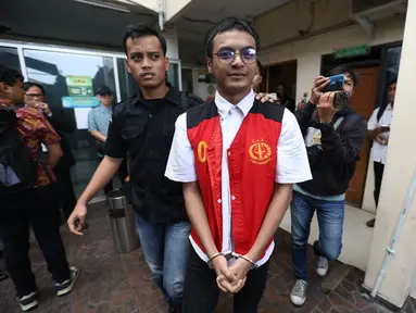 Terdakwa kasus pencabulan anak di bawah umur dan aborsi yang dilaporkan Nikita Mirzani, Vadel Badjideh kembali mengikuti persidangan lanjutan yang digelar di Pengadilan Negeri Jakarta Selatan, Rabu (13/8/2025). (KapanLagi.com/Budy Santoso)
