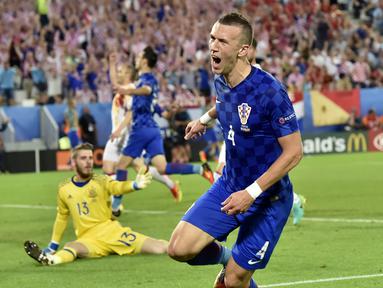 Ivan Perisic menjadi penentu kemenangan Kroasia atas Spanyol, 2-1, pada laga Grup D Piala Eropa 2016 di Stade Mahmut-Atlantique, Bordeaux, Rabu (22/6/2016) dini hari WIB. (AFP/Georges Gobet)