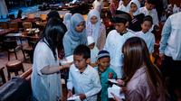 Jelang Lebaran 2025, ada saja gebrakan selebgram sekaligus pengusaha Andew Susanto. Kali ini, ia dan tim menggelar program menyantuni anak yatim. (Foto: Dok. Tim Andrew Susanto)