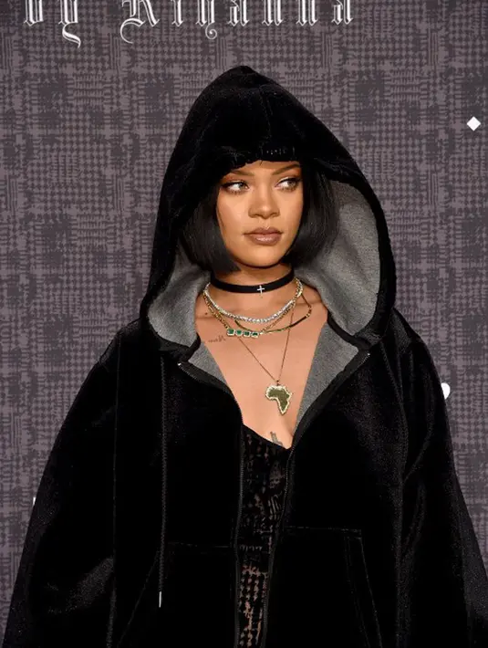 “Rihanna baru-baru ini berpacaran dengan Milayrder Saudi, Hassan Jameel, pemilik saham terbesar distributor Toyota- sedang hamil dan mungkin menjadi kebahagian untuk dia (Rihanna),” dilansir dari Ace Showbiz. (AFP/Bintang.com)