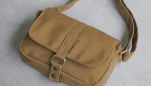 Tas Selempang Kanvas. (dok. Shopee CLOUDSNINE.STORE)