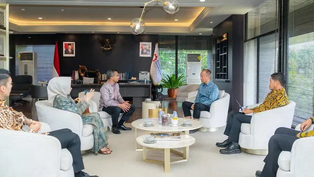 Menteri Perindustrian Agus Gumiwang Kartasasmita dan Anindya Bakrie