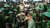 Seragam baru TNI berbeda dari pakaian dinas harian maupun pakaian dinas lapangan. (Liputan6.com/Eka Hakim)