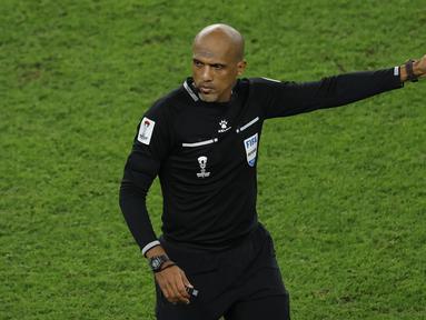 Pertandingan Timnas Indonesia melawan Bahrain pada Grup C Kualifikasi Piala Dunia 2026 yang berlangsung di Bahrain National Stadium, Riffa, Kamis (10/10/2024) diwarnai dengan kontroversi dari wasit Ahmed Al Kaf. (AFP/Karim Jaafar)