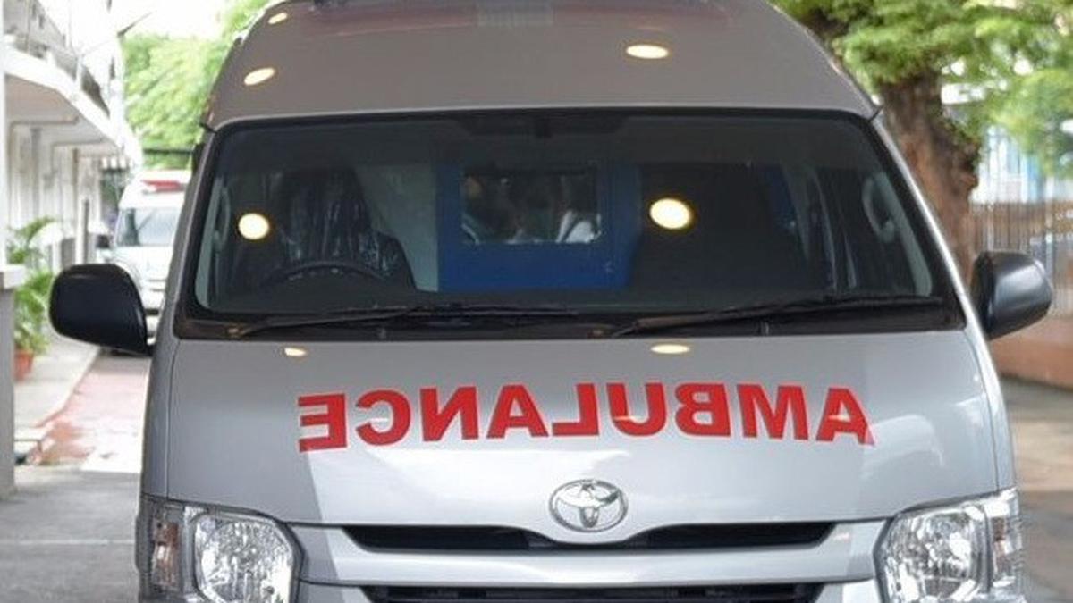 Sopir ambulans diorder ke Thamrin untuk keperluan medis — eh sampai lokasi malah disuruh tagih utang. Penyalahgunaan ambulans yang bikin geleng kepala. #Ambulans #Jakarta