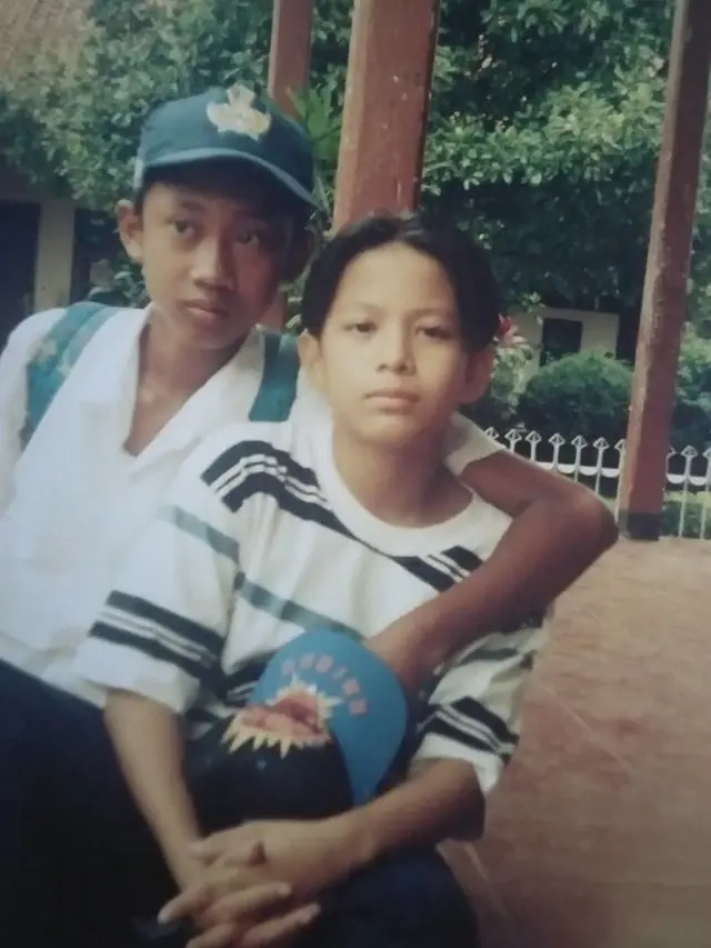 6 Potret Jadul Ariel NOAH Saat Remaja, Pas Foto SMP Sudah Karismatik