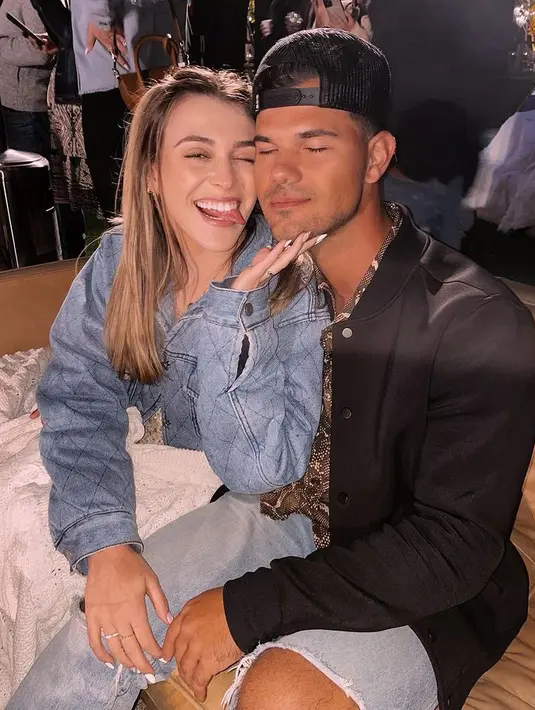 Hubungan cinta Taylor dan Tay dimulai pada tahun 2018. Sejak saat itu lewat media sosial, Taylor selalu menunjukkan momen bahagianya bersama Tay. (Foto: Instagram/@taylorlautner)