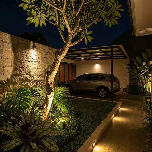 Model Taman Mini di Samping Carport