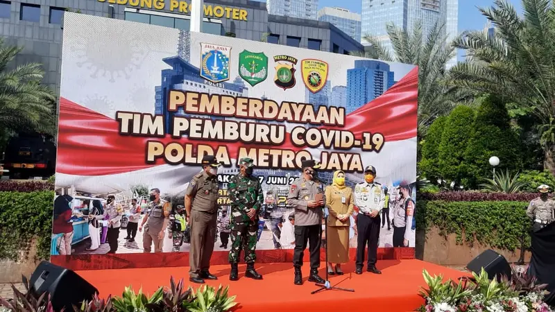 Kapolda Metro Jaya Irjen Fadil Imran menerjunkan tim pemburu Covid-19 bersama pihak TNI, Dishub, Satpol PP serta Pemprov DKI Jakarta.