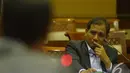 Robby Arya Brata memperhatikan keterangan yang disampaikan oleh Komisi III DPR saat uji kelayakan dan kepatutan calon pimpinan KPK di Gedung Parlemen, Senayan, Jakarta Kamis (4/12/2014). (Liputan6.com/Andrian M Tunay)