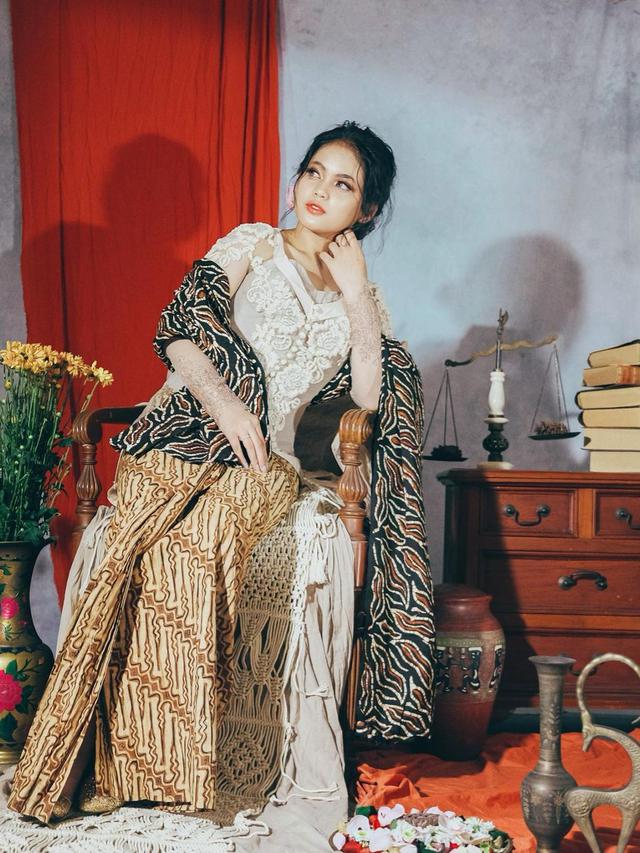 Tampil Anggun, Ini 7 Pemotretan Putri DA 4 dalam Balutan Kebaya