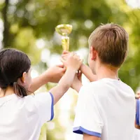 Bukan tentang siapa yang menang dan kalah, tetapi banyak manfaat yang bisa dipetik sang anak ketika mengikuti perlombaan. (Foto: Freepik/Freepik)