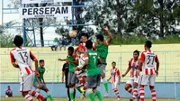 Pertandingan di Grup 6 ISC B mempertemukan Laga FC vs Persepam Madura Utama berakhir dengan skor 0-2 untuk tim tamu. (Bola.com/Fahrizal Arnas)