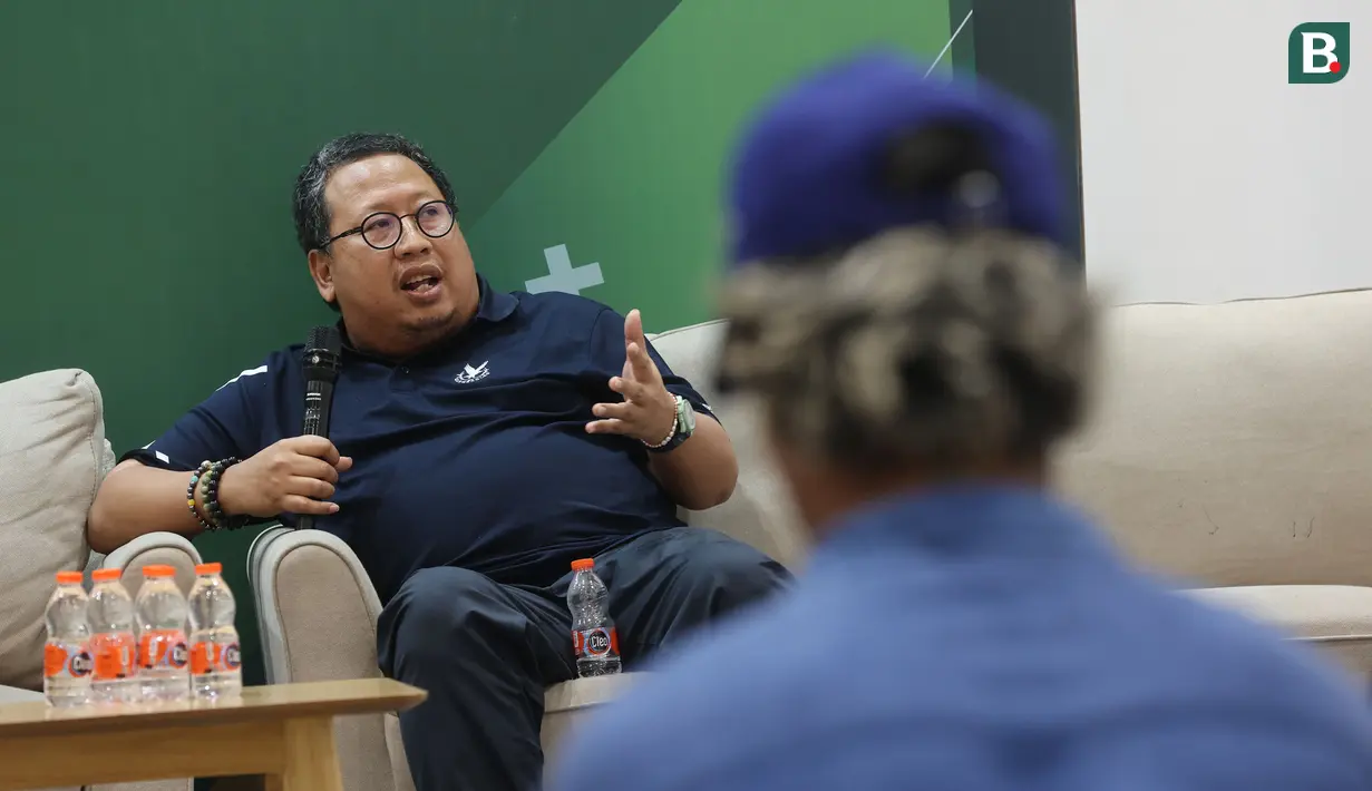 <p>Agen pemain, Muly Munial berbicara dalam diskusi Asosiasi Pesepakbola Profesional Indonesia (APPI) dan PSSI Pers di GBK Arena, Jakarta Pusat, Selasa (25/6/2024). (Bola.com/M Iqbal Ichsan)</p>