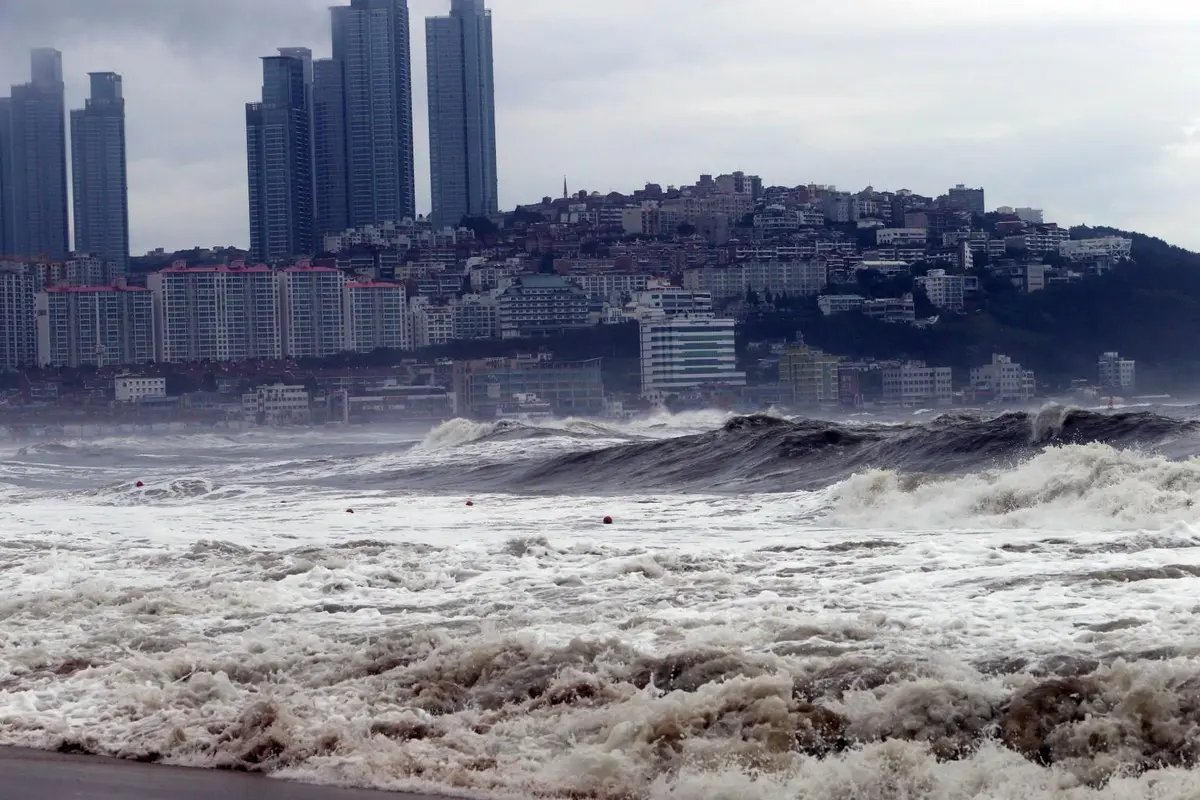 Topan Melanda, Kota Busan di Korea Selatan Porak-poranda